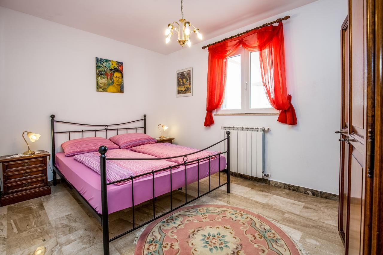 Apartment Carolina Ližnjan Εξωτερικό φωτογραφία