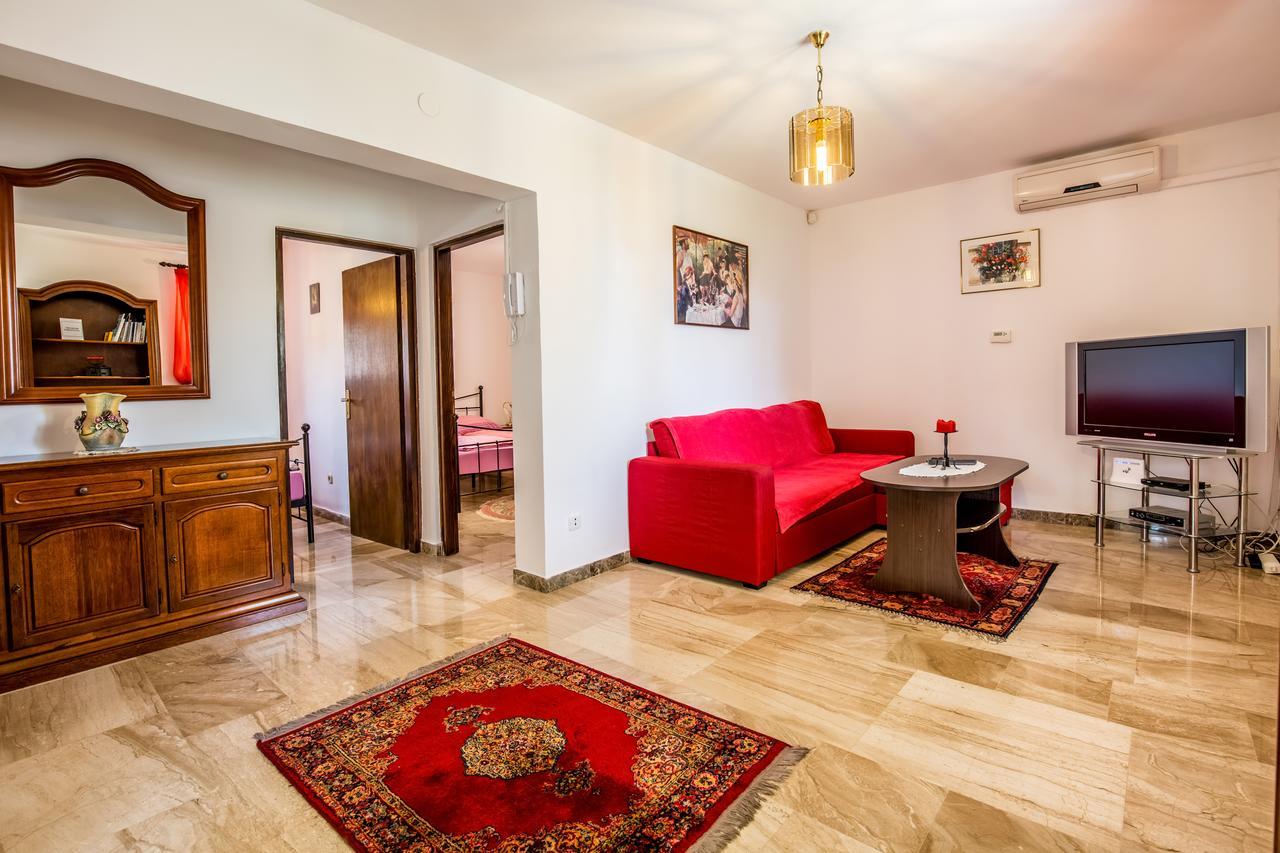 Apartment Carolina Ližnjan Εξωτερικό φωτογραφία