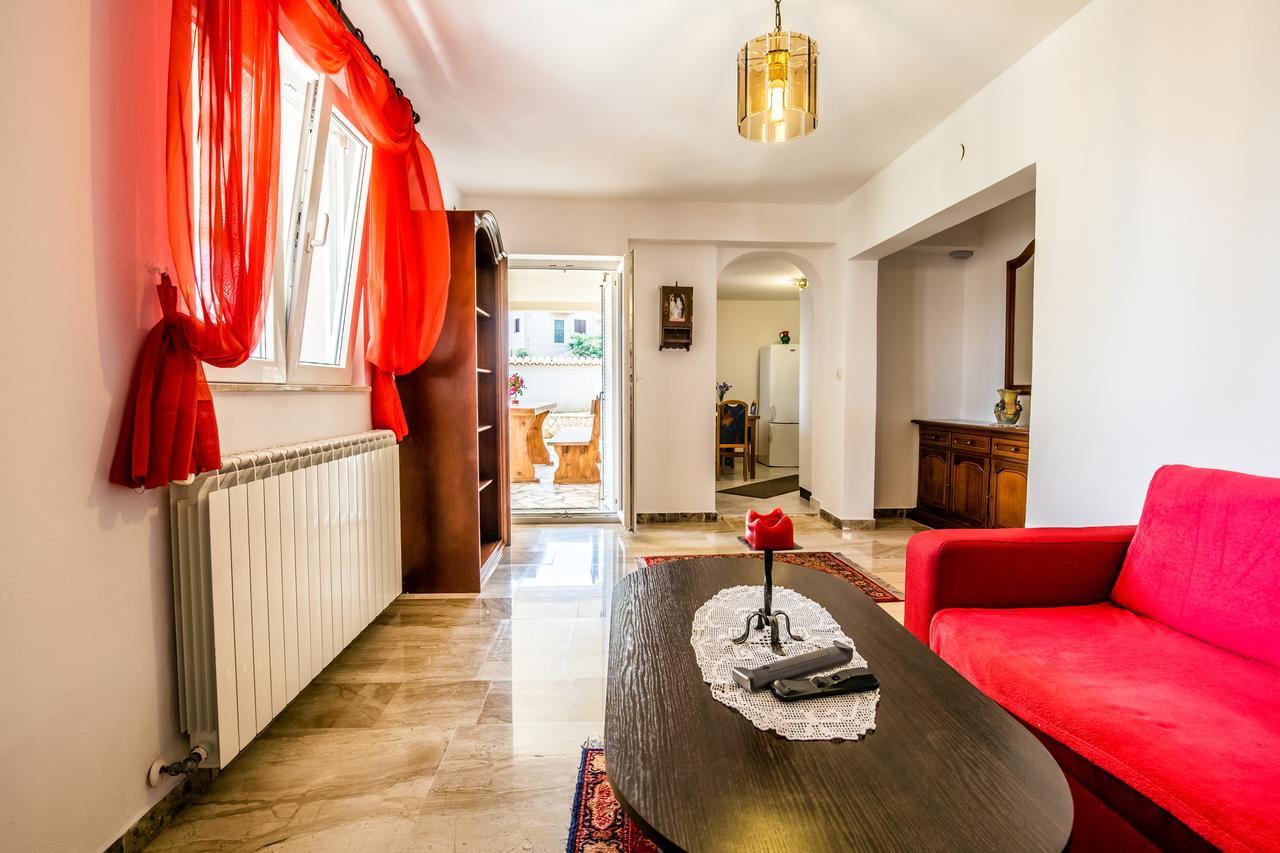 Apartment Carolina Ližnjan Εξωτερικό φωτογραφία