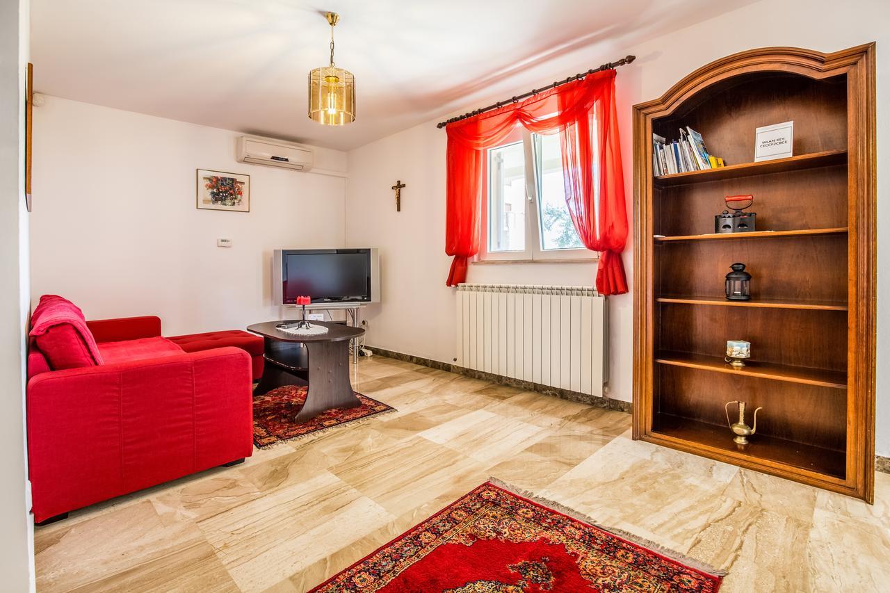 Apartment Carolina Ližnjan Εξωτερικό φωτογραφία