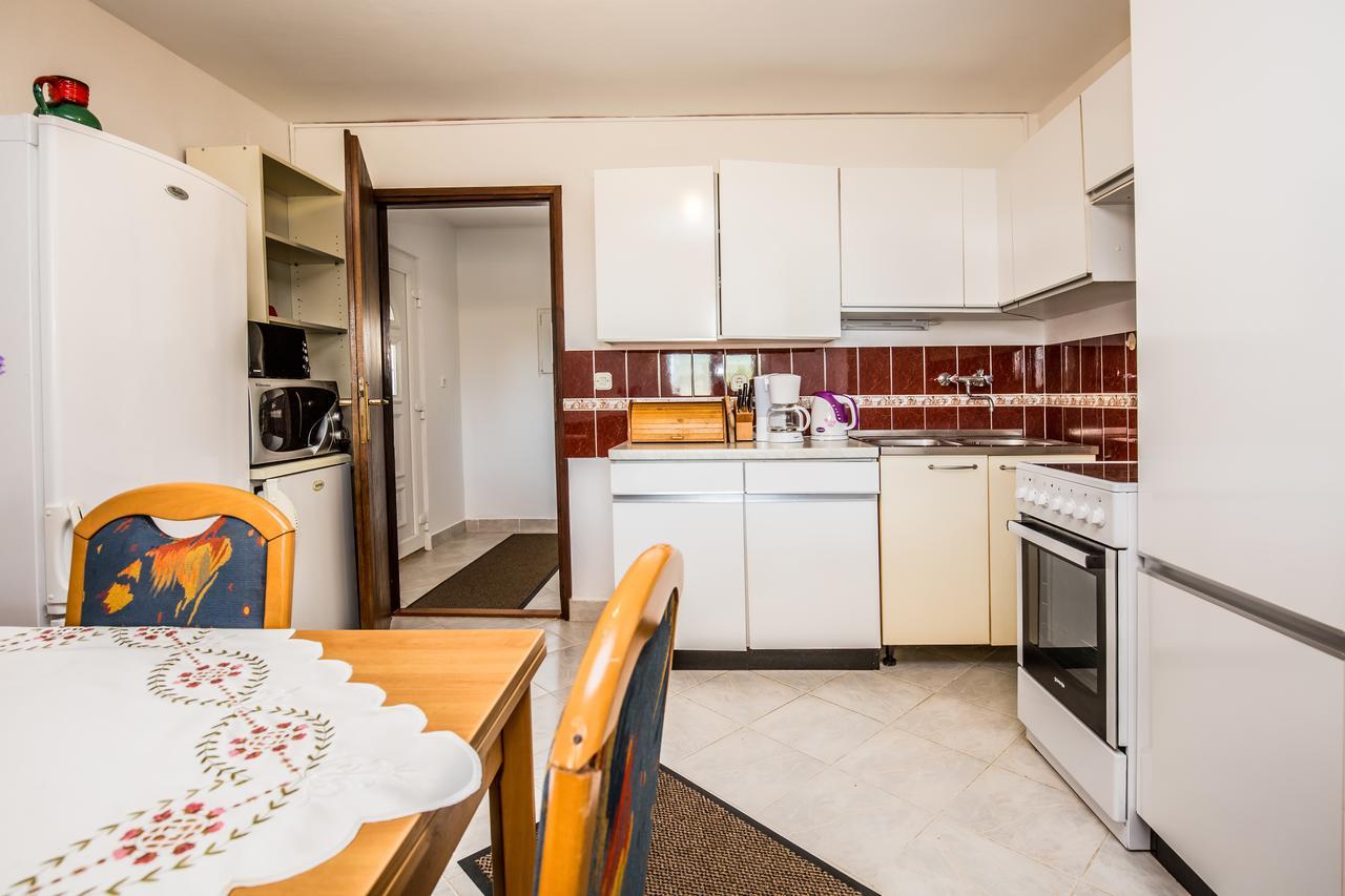 Apartment Carolina Ližnjan Εξωτερικό φωτογραφία