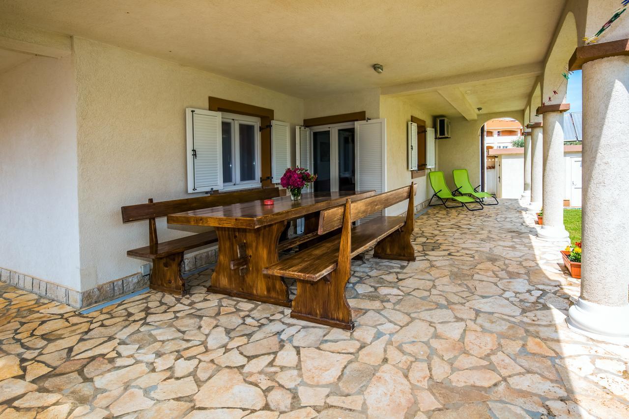 Apartment Carolina Ližnjan Εξωτερικό φωτογραφία