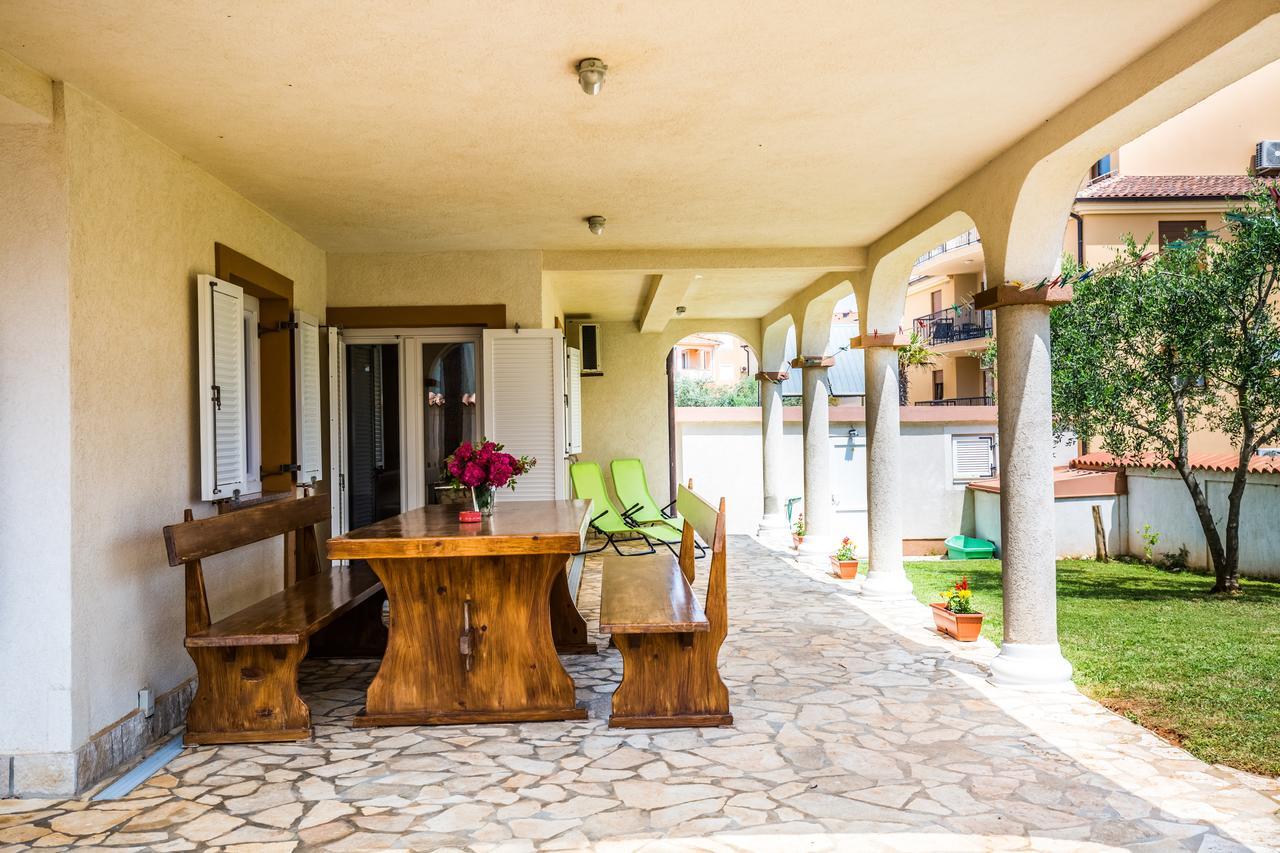 Apartment Carolina Ližnjan Εξωτερικό φωτογραφία