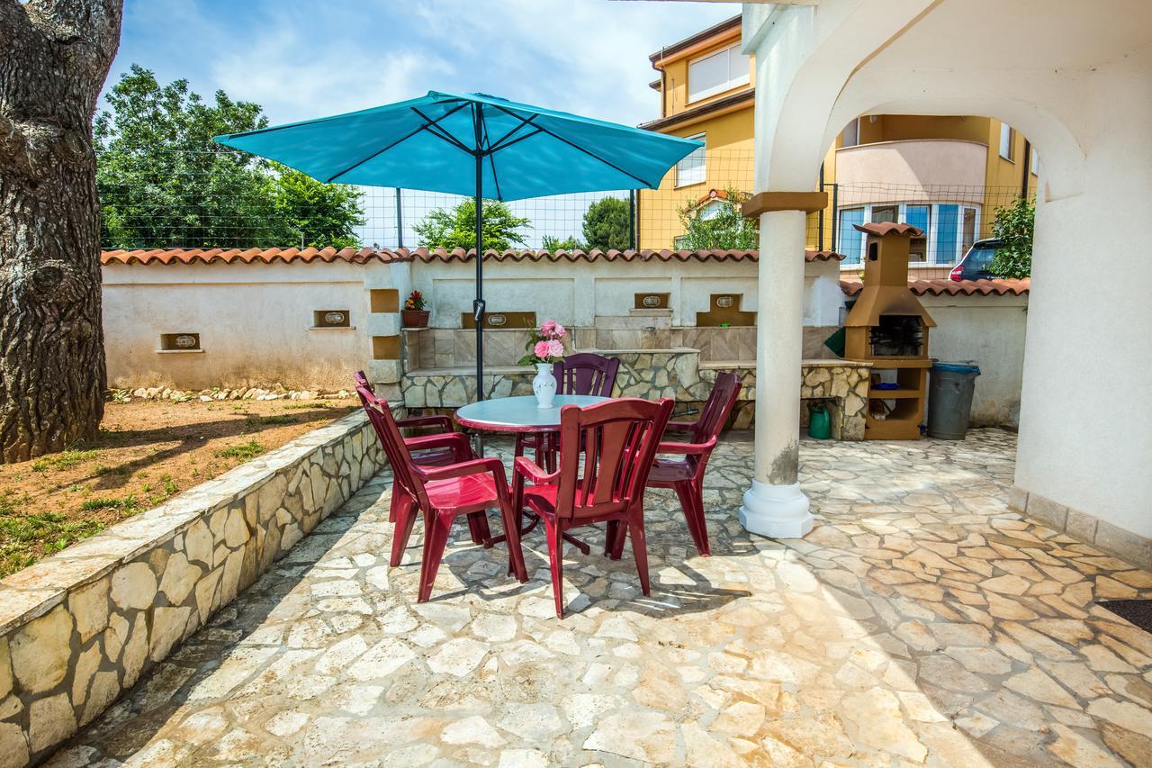 Apartment Carolina Ližnjan Εξωτερικό φωτογραφία