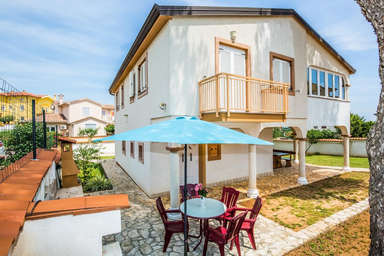 Apartment Carolina Ližnjan Εξωτερικό φωτογραφία