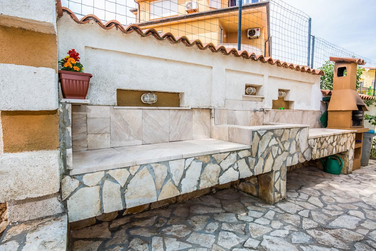 Apartment Carolina Ližnjan Εξωτερικό φωτογραφία
