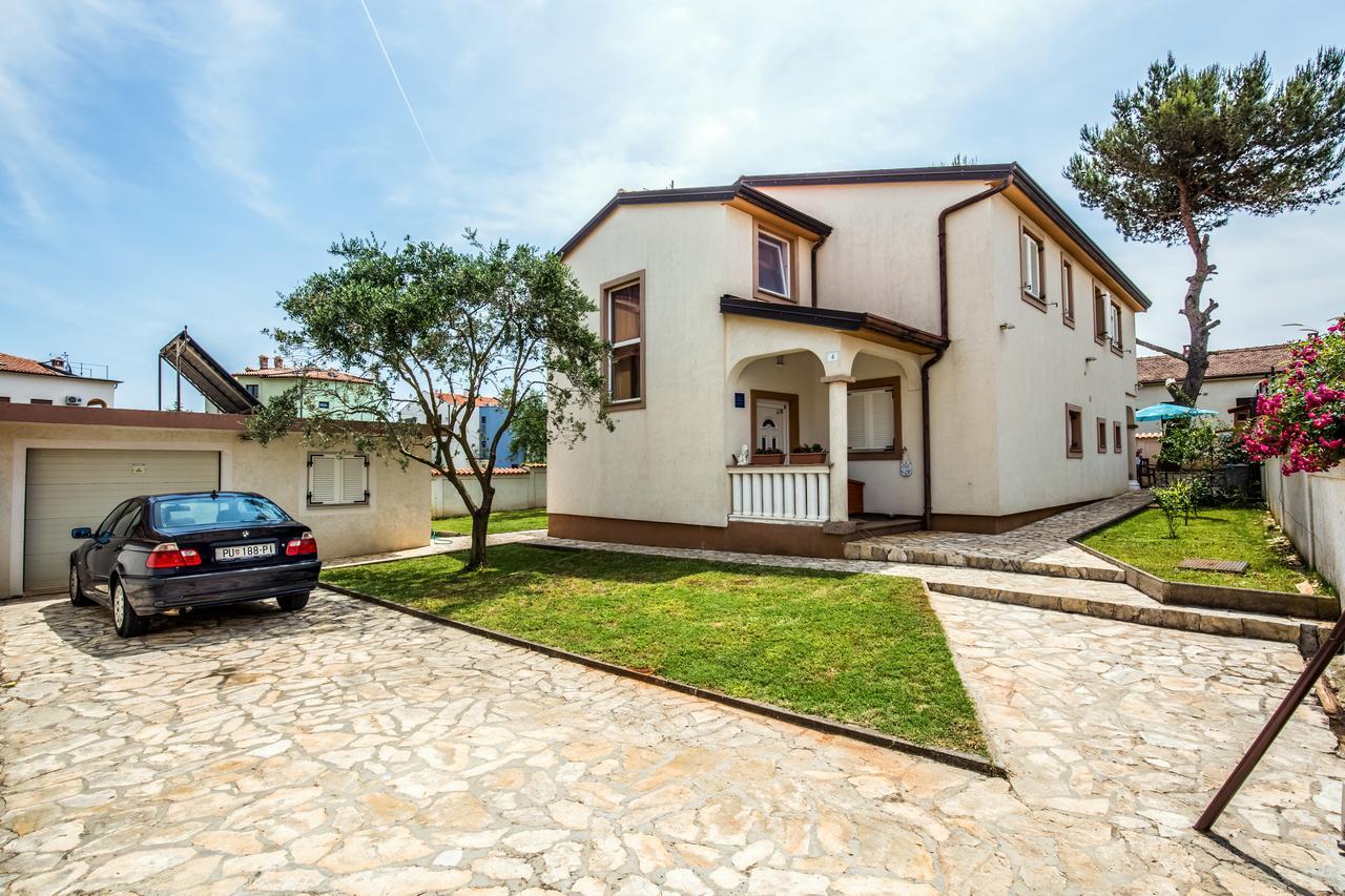 Apartment Carolina Ližnjan Εξωτερικό φωτογραφία