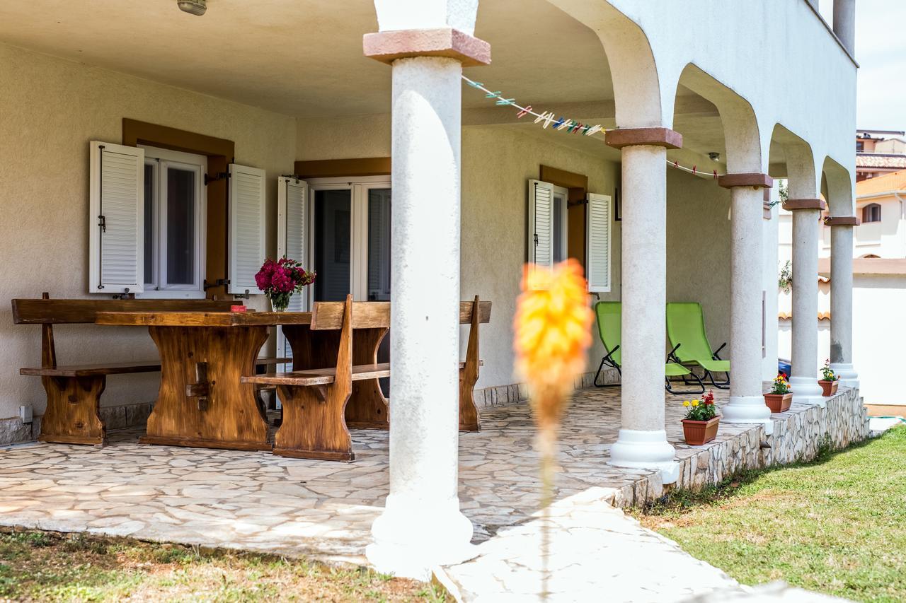 Apartment Carolina Ližnjan Εξωτερικό φωτογραφία